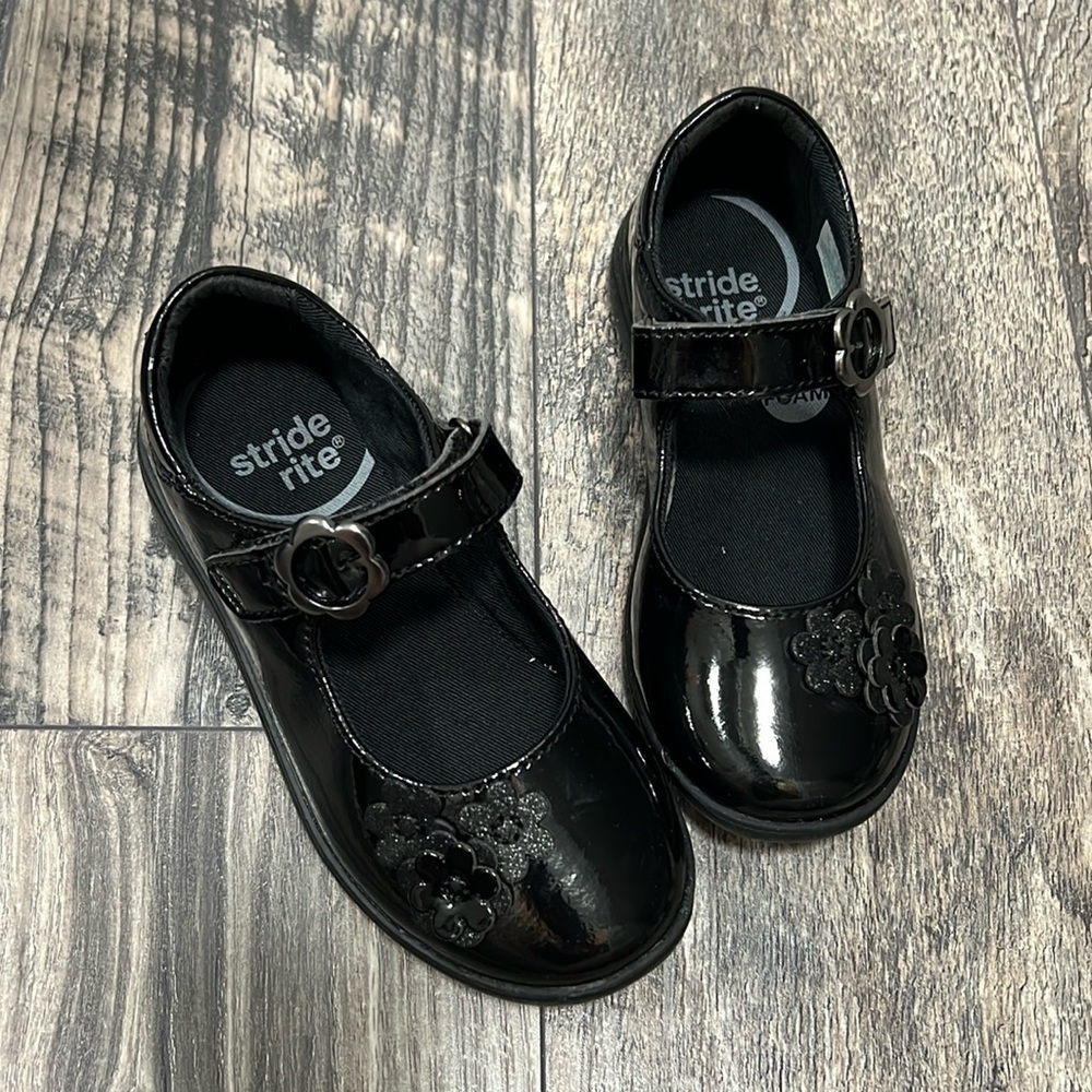 Stride rite Holly Black patent leather Mary Jane’s flower appliqué size 12.5 New